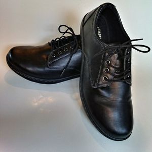Eastland Lace Up Black Walking Shoe Wm 9.5M EUC